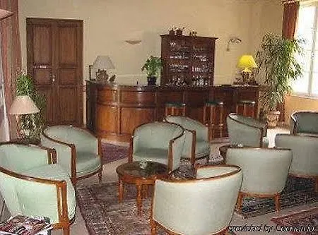 Chateau De - & Отель