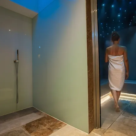 Chateau De - & Szálloda