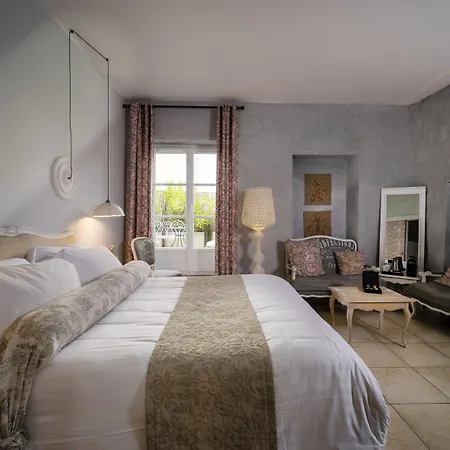 Chateau De - & Szálloda