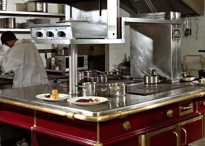 Chateau De - & 4* Siran